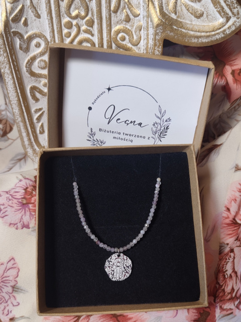 Naszyjnik Choker z ametystem lawendowym i ręką fatimy Naszyjnik Choker z ametystem lawendowym i ręką fatimy